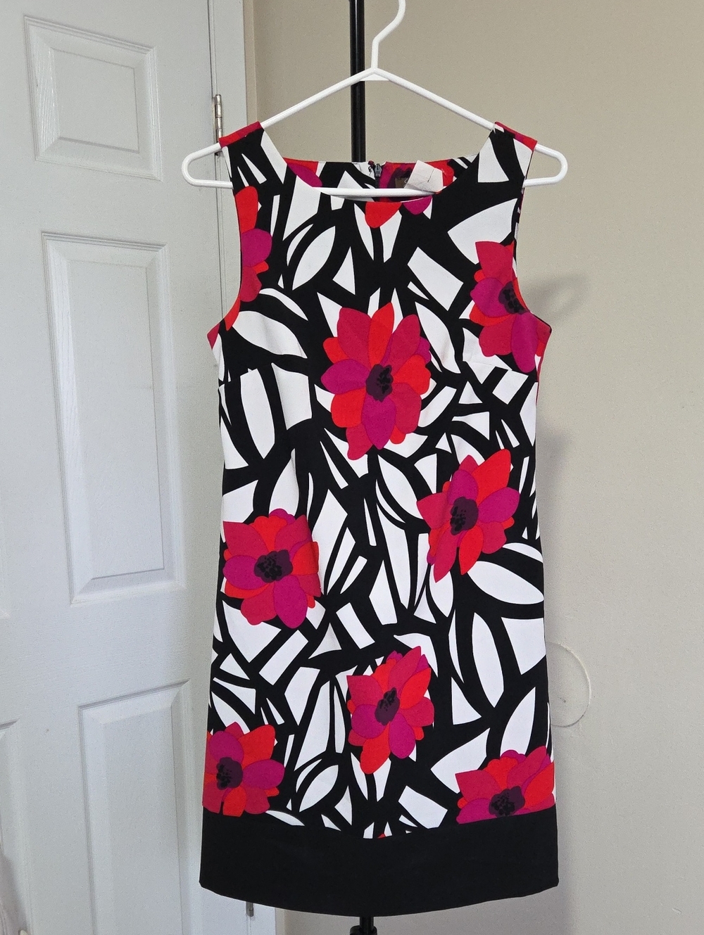 Jessica Black & White Floral Shift Dress with Pink and Red Flowers